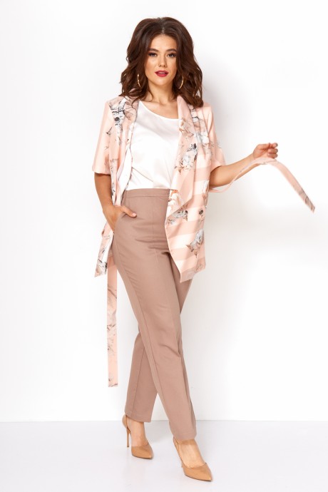 Anastasia Mak 737 #3