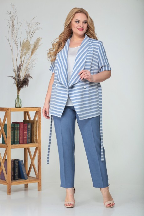 Anastasia Mak 737 #3