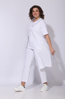 Anastasia Mak 696 #1