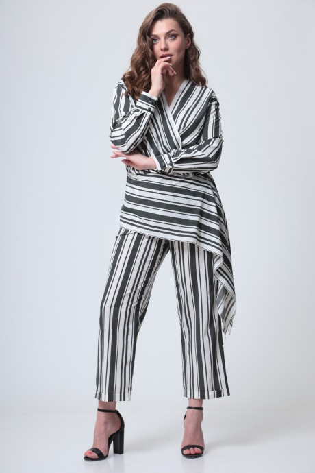 Anastasia Mak 990 #1