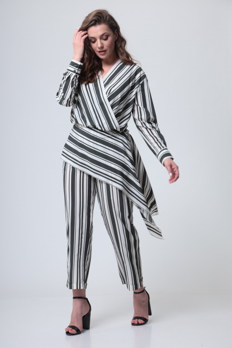 Anastasia Mak 990 #2