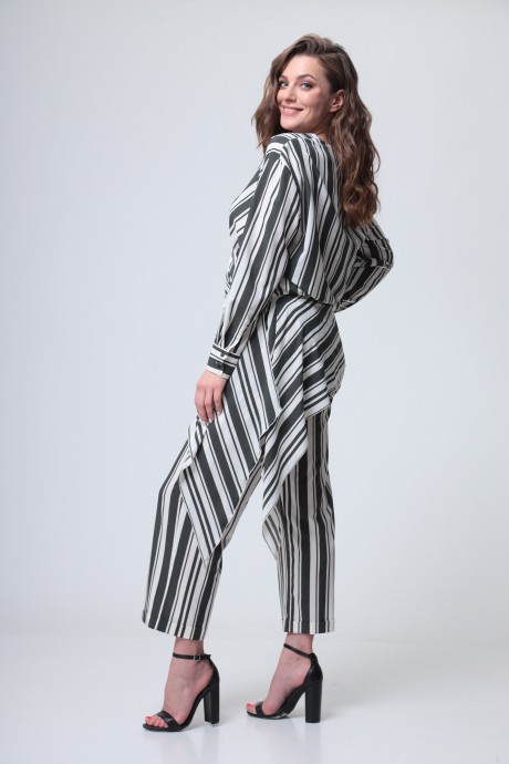 Anastasia Mak 990 #4