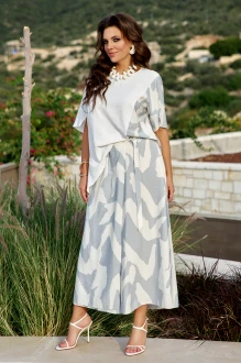 Брючный костюм Vittoria Queen 28373 двойка молочный, серо-голубой