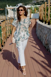 Брючный костюм Vittoria Queen 28983 двойка белый, серо-синий