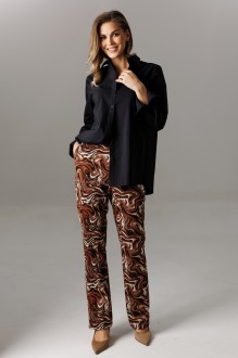 Брючный костюм Ларс Стиль 1196 черный, коричневый принт
