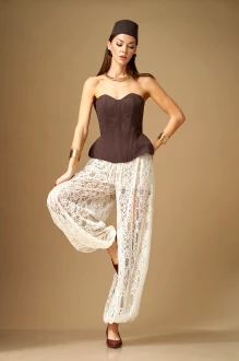 Брючный костюм N.O.W. 1670 белый, коричневый