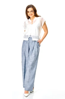 Брючный костюм КаринаДелюкс М-1436 тройка голубой, белый